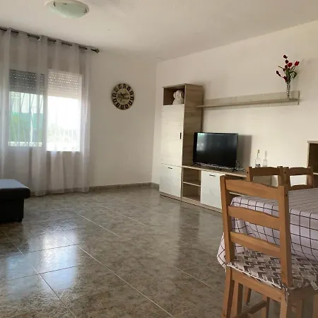 Chalet Ubicado Enfrente De Una Cala